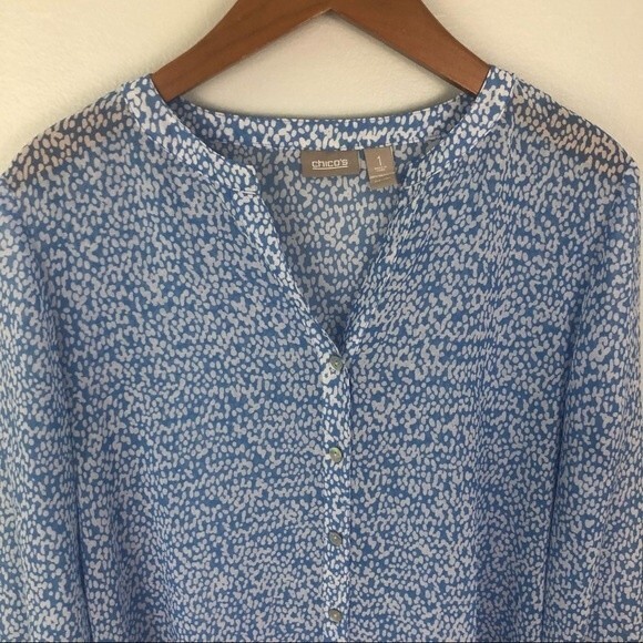 Chico’s Dotted Button-Up Blouse Size Medium - Picture 4 of 11